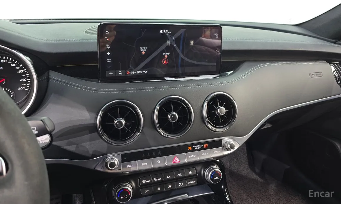 Фото 14 - Kia Stinger