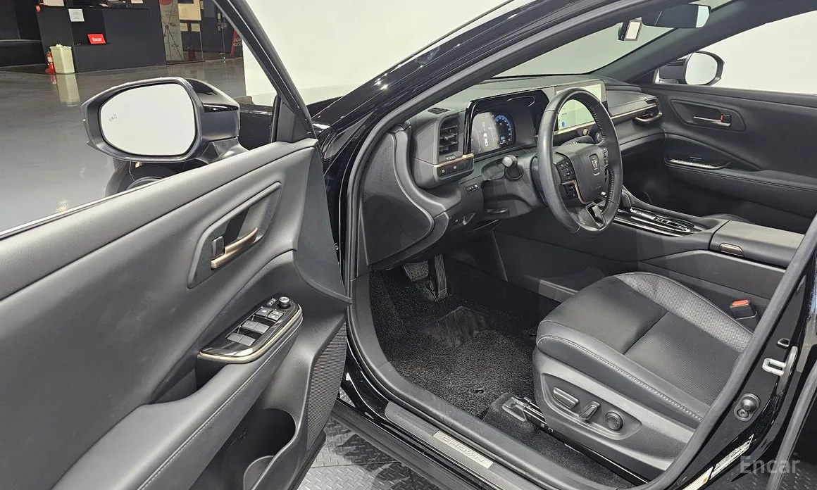 Фото 11 - Toyota Crown