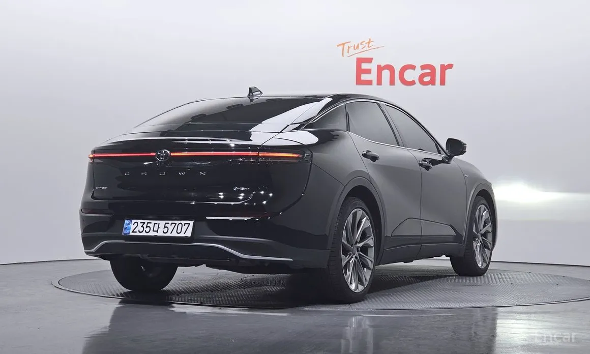 Фото 2 - Toyota Crown