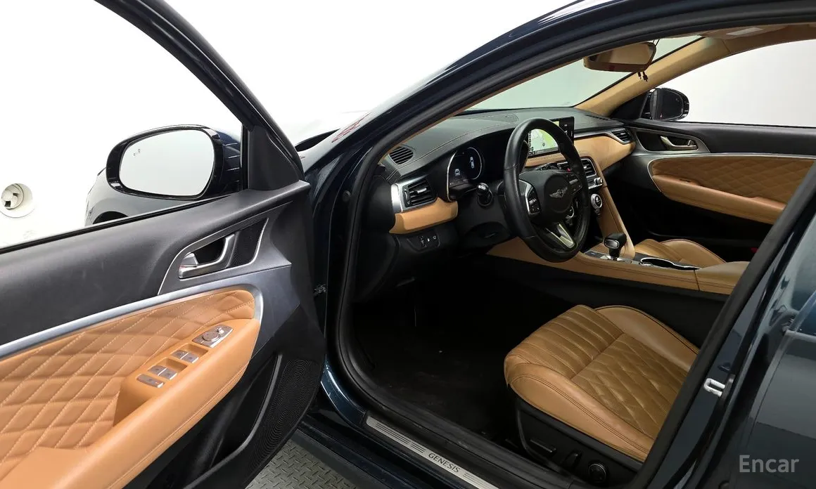 Фото 10 - Genesis G70