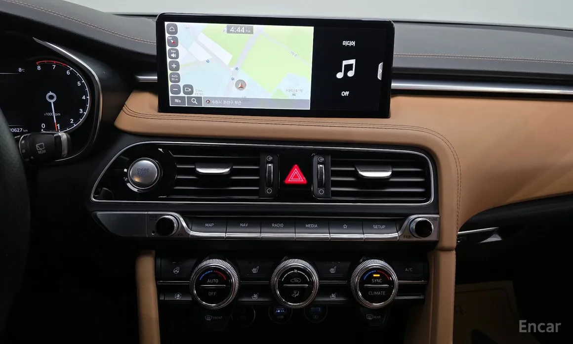 Фото 14 - Genesis G70