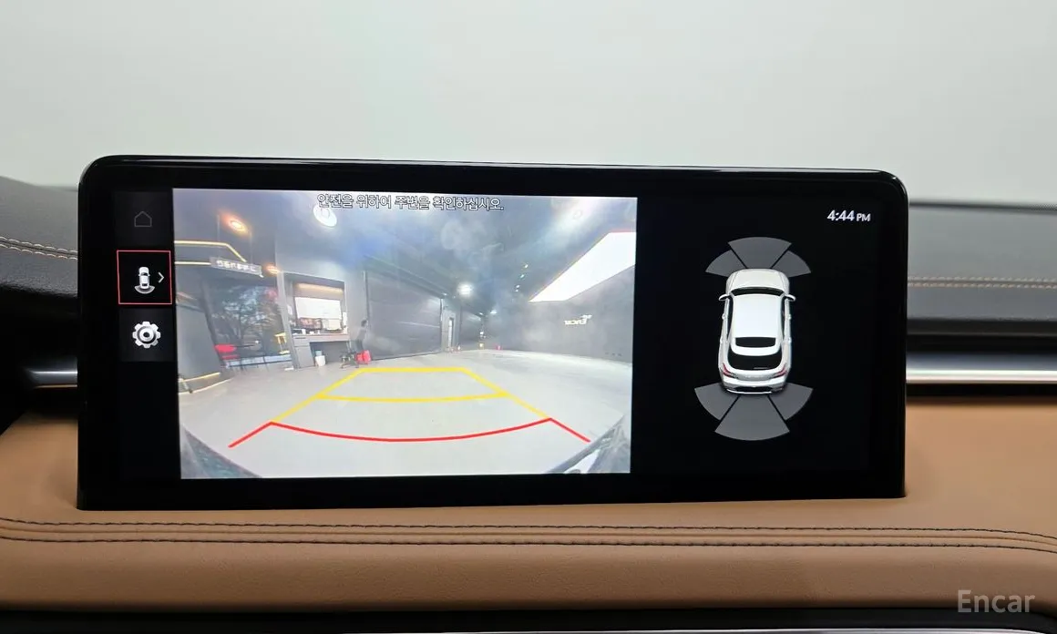 Фото 15 - Genesis G70