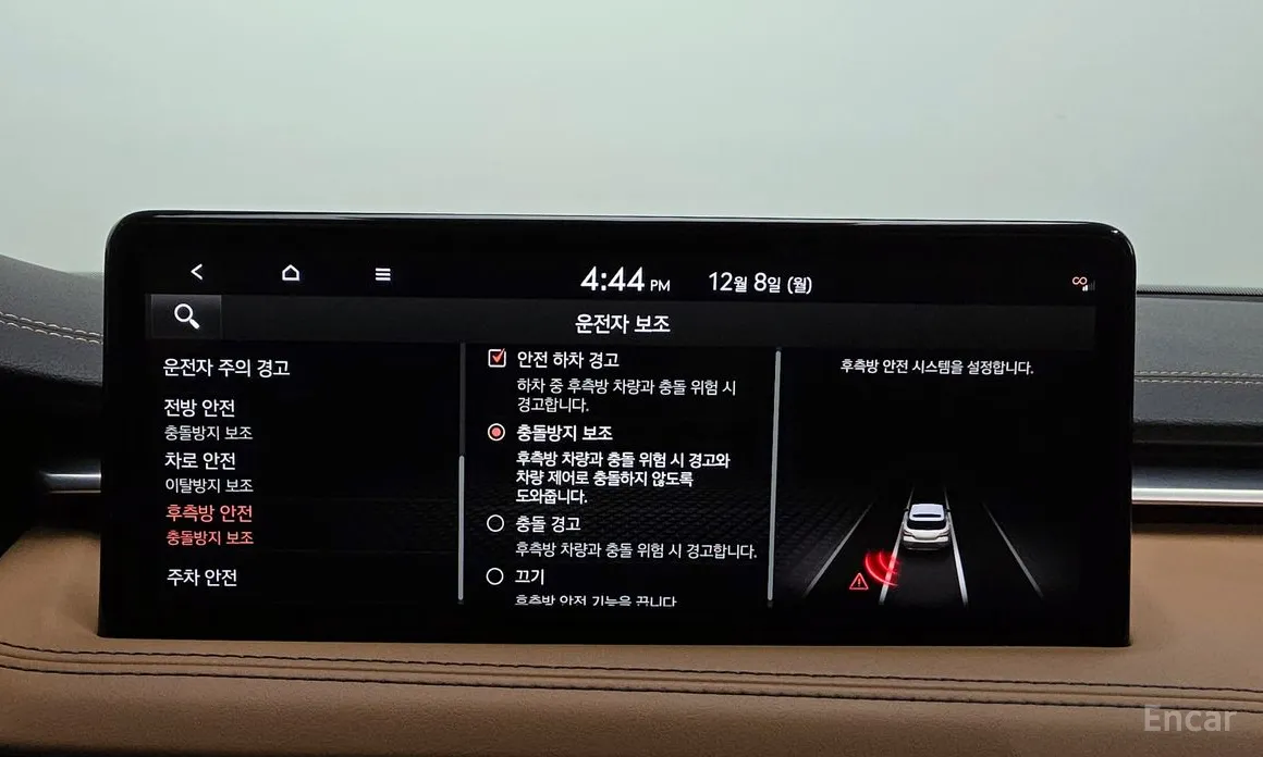 Фото 16 - Genesis G70