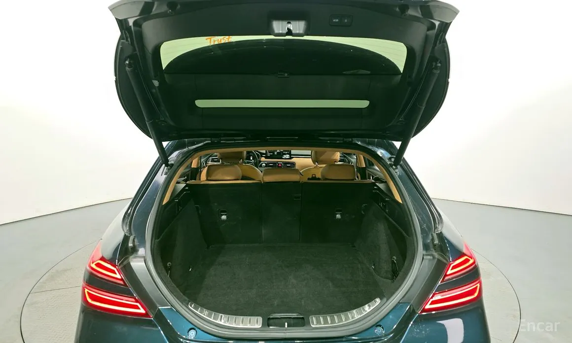 Фото 20 - Genesis G70