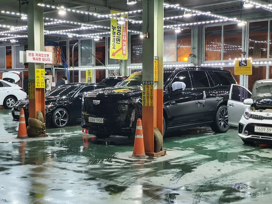 Фото 9 - Cadillac Escalade