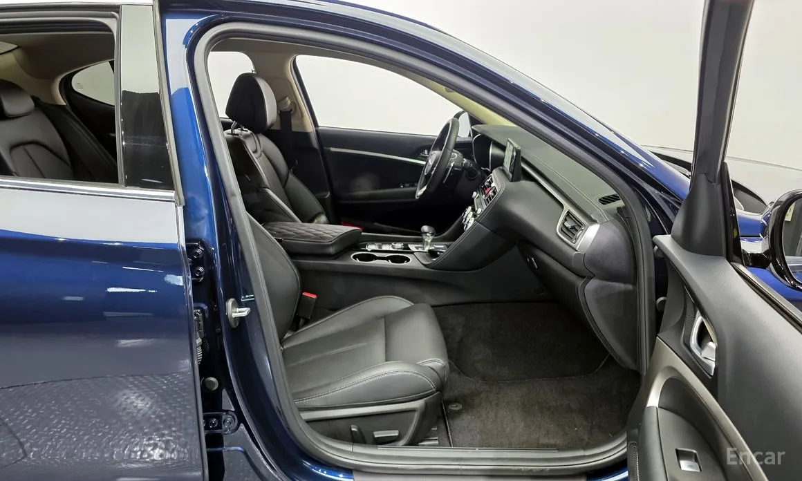 Фото 10 - Genesis G70