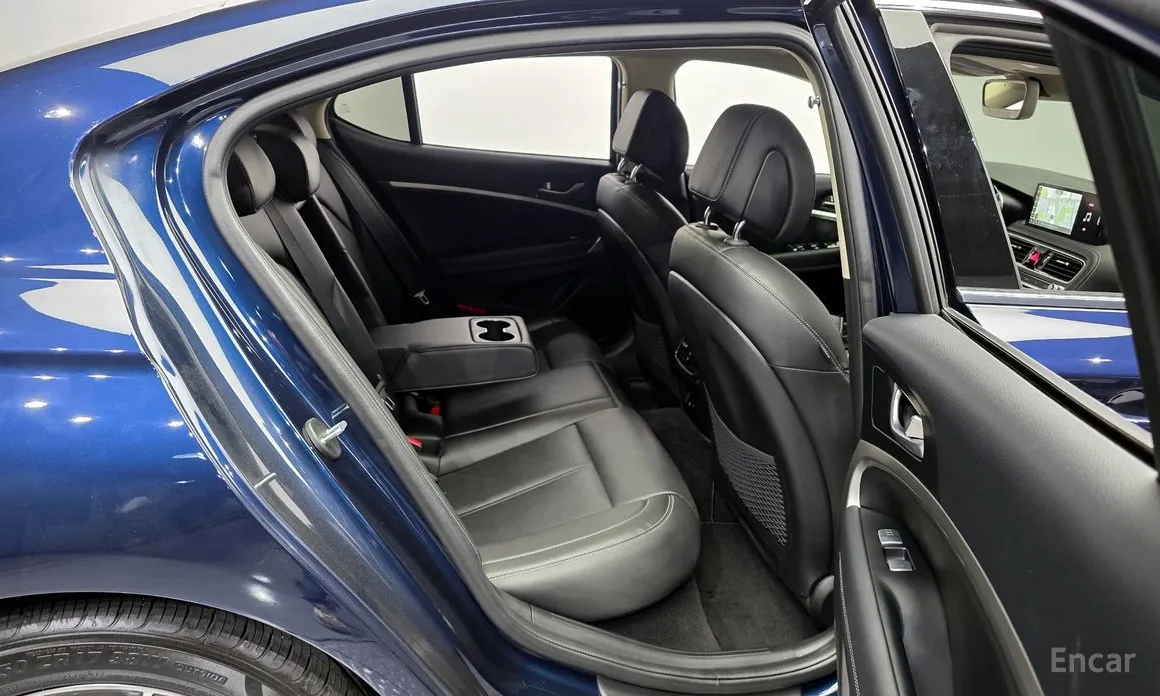 Фото 12 - Genesis G70