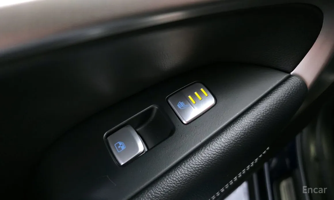 Фото 19 - Genesis G70