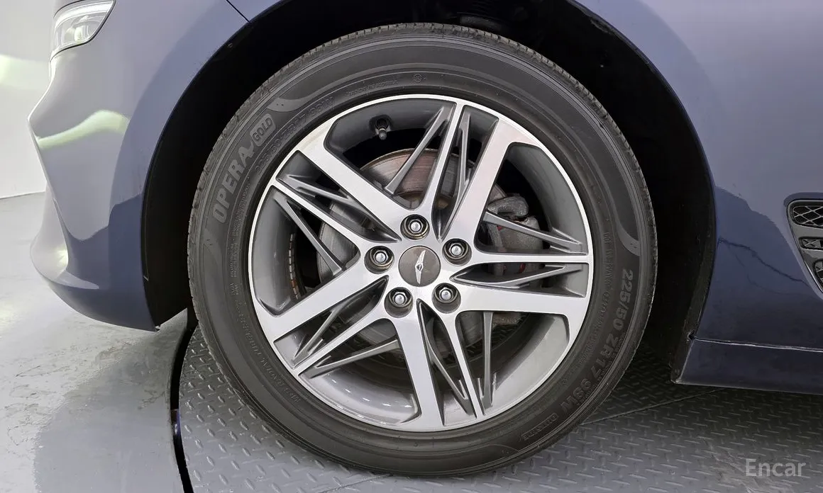 Фото 5 - Genesis G70