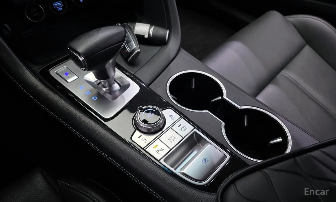 Фото 9 - Genesis G70