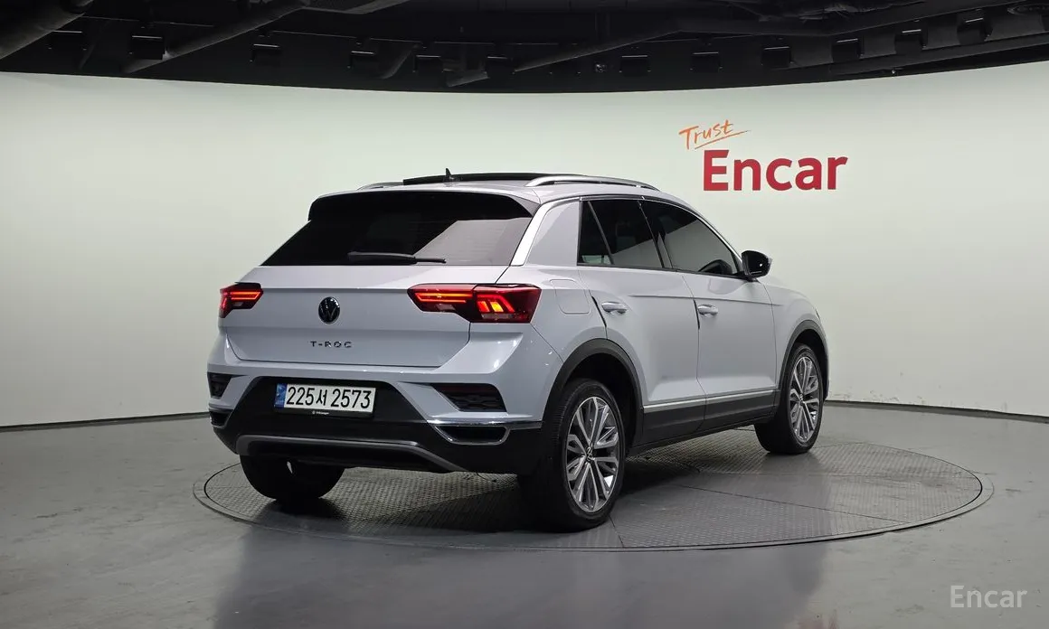 Фото 2 - Volkswagen T-Roc