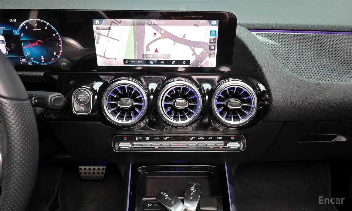 Фото 16 - Mercedes-Benz GLA-Class