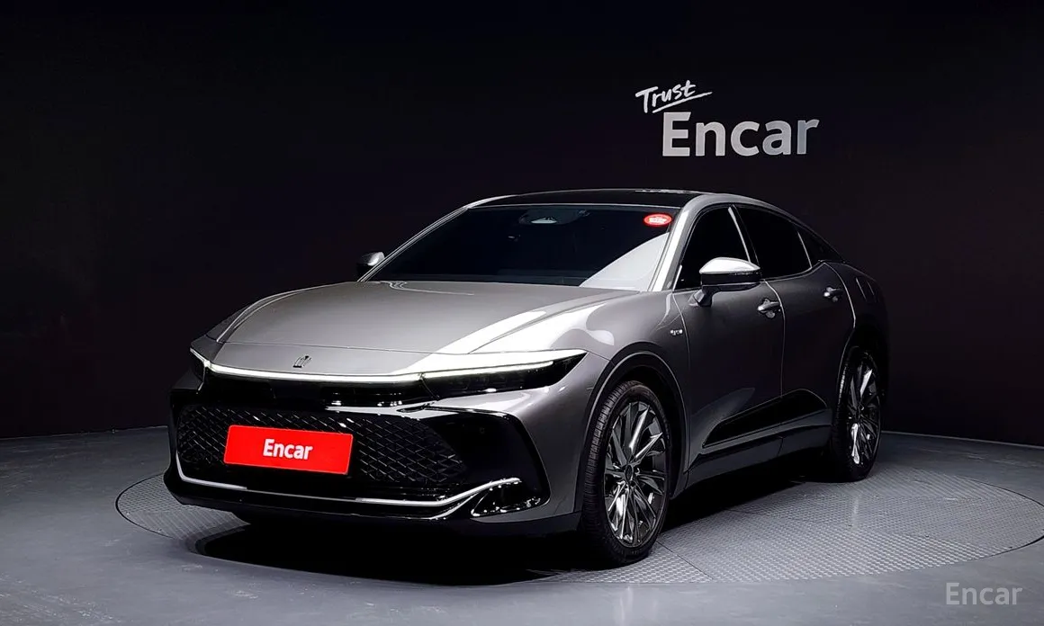 Фото 1 - Toyota Crown