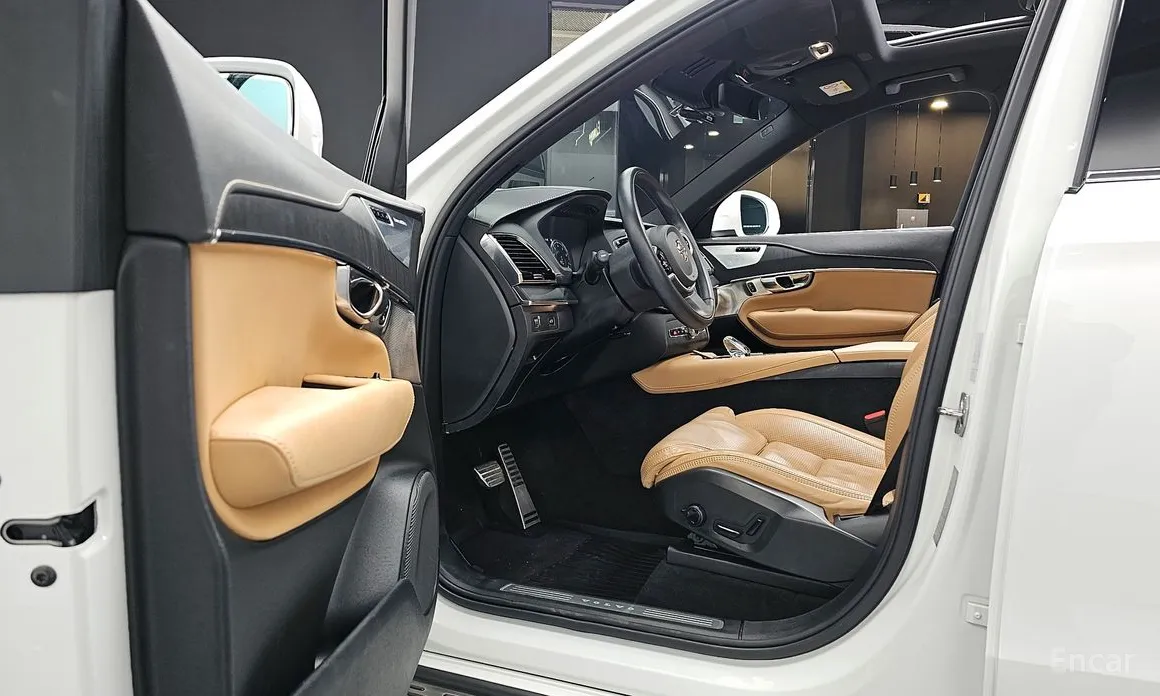 Фото 10 - Volvo XC90