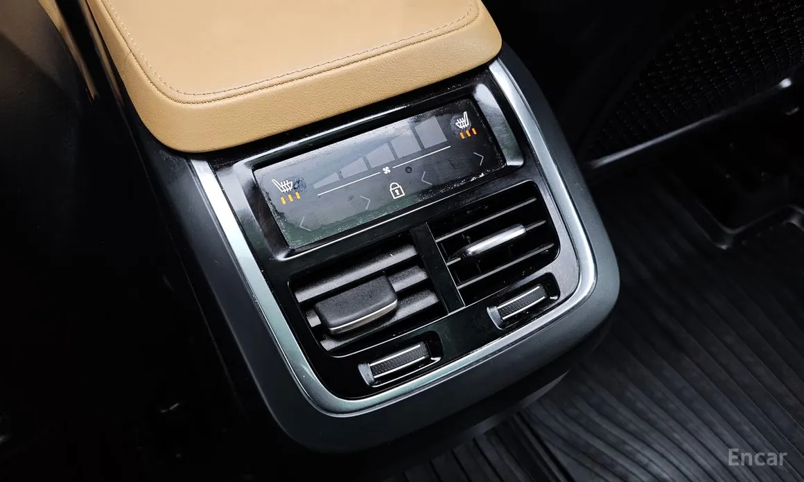 Фото 18 - Volvo XC90