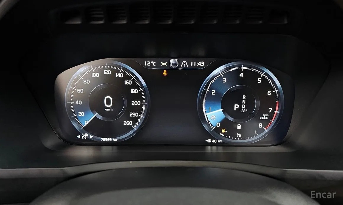 Фото 8 - Volvo XC90