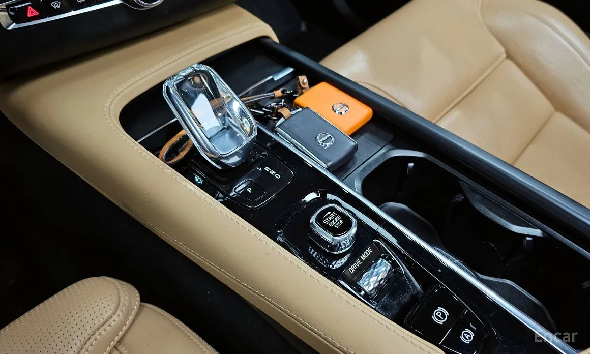 Фото 9 - Volvo XC90