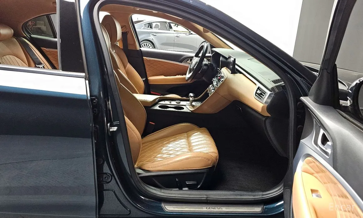 Фото 11 - Genesis G70