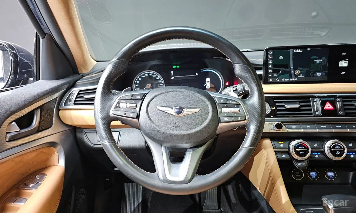 Фото 13 - Genesis G70