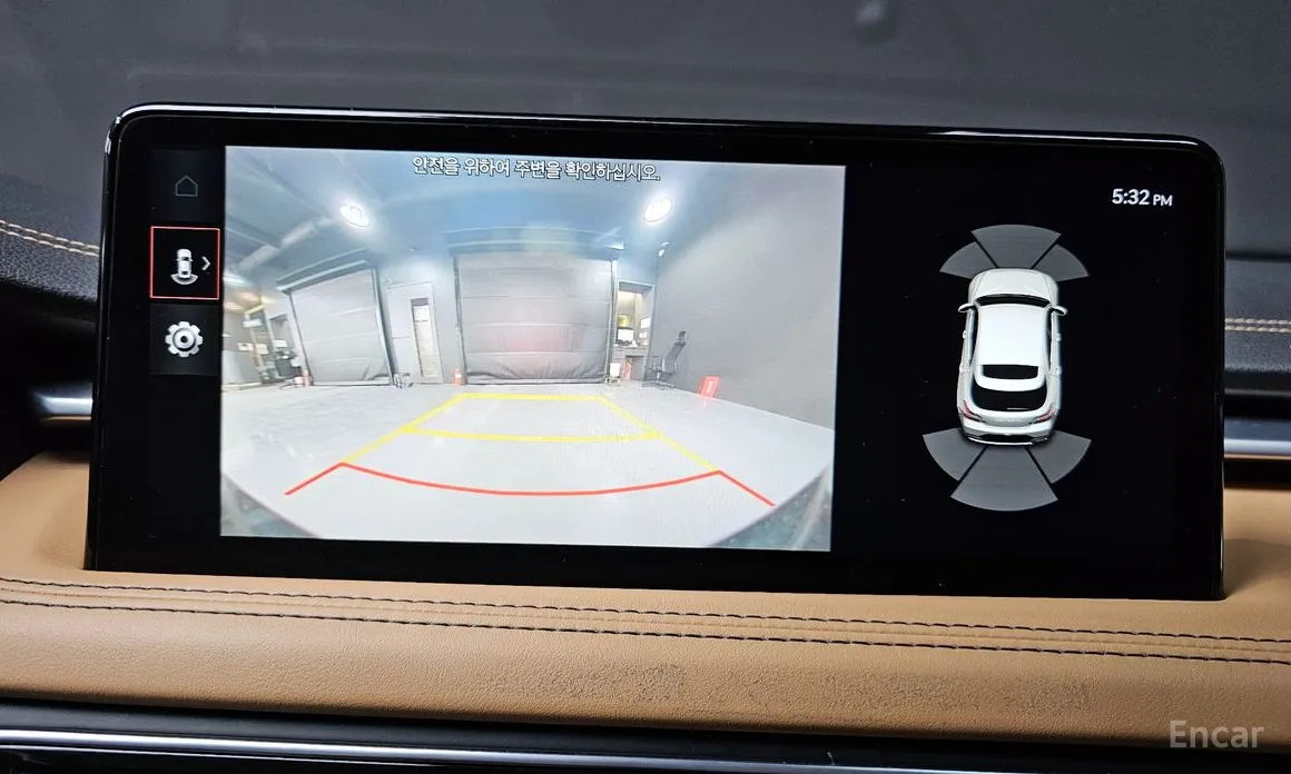 Фото 15 - Genesis G70