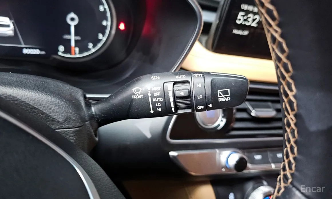 Фото 18 - Genesis G70