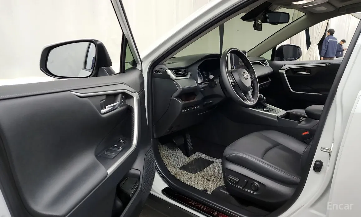 Фото 10 - Toyota RAV4