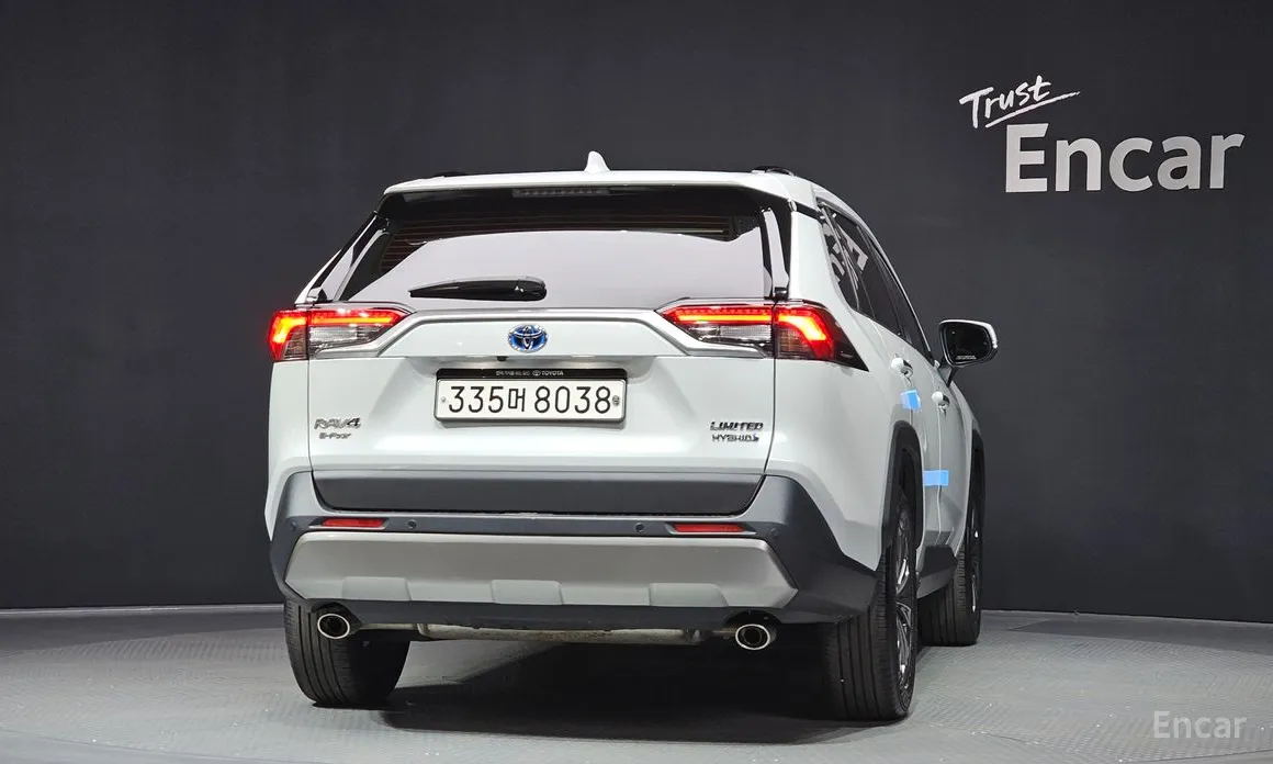 Фото 4 - Toyota RAV4