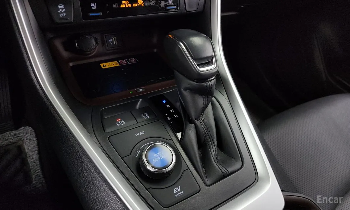 Фото 9 - Toyota RAV4