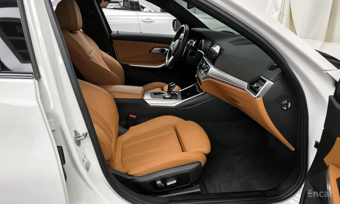 Photo 11 - BMW 3 Series