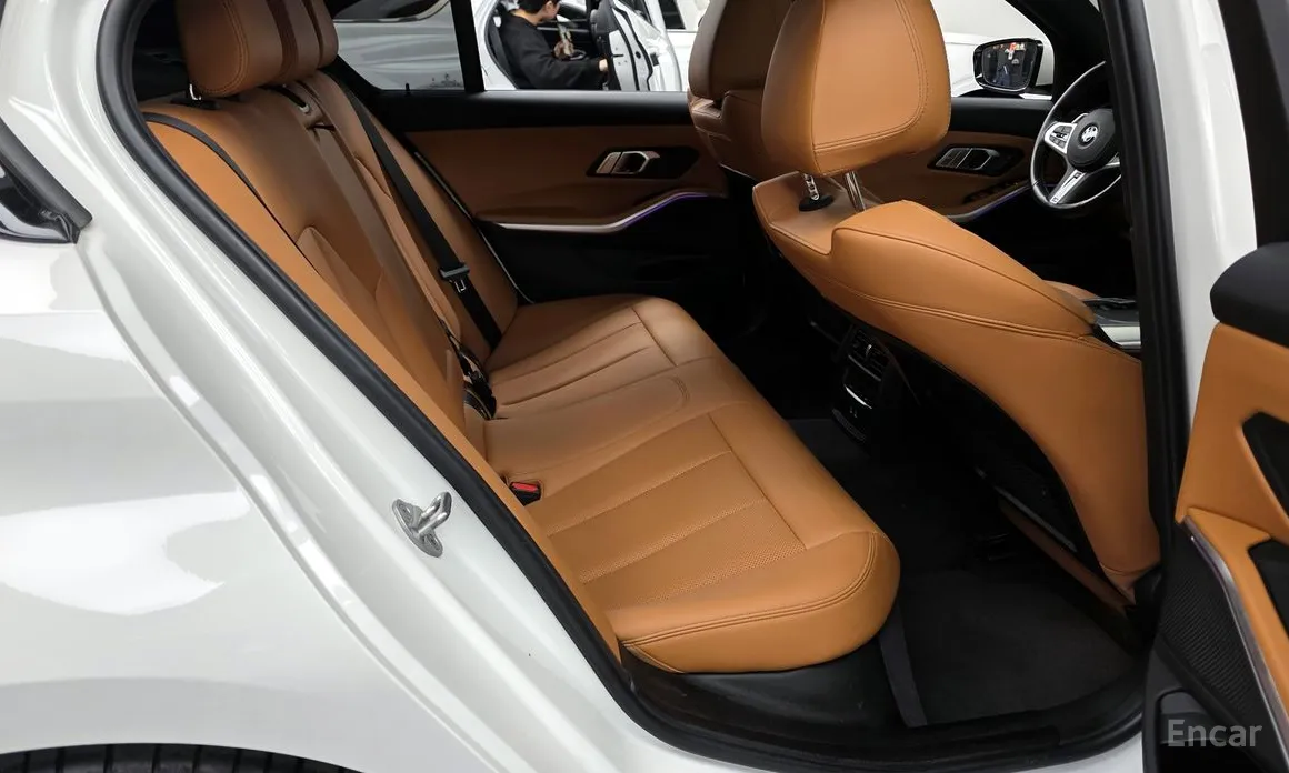 Photo 12 - BMW 3 Series