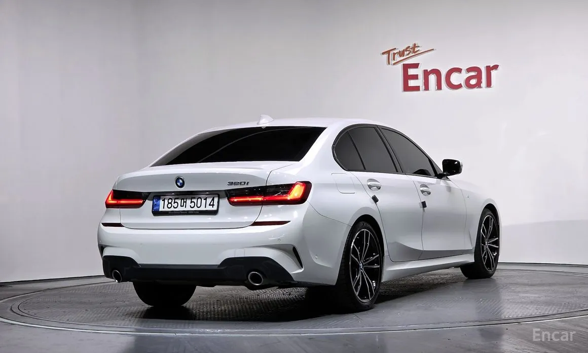 Photo 2 - BMW 3 Series