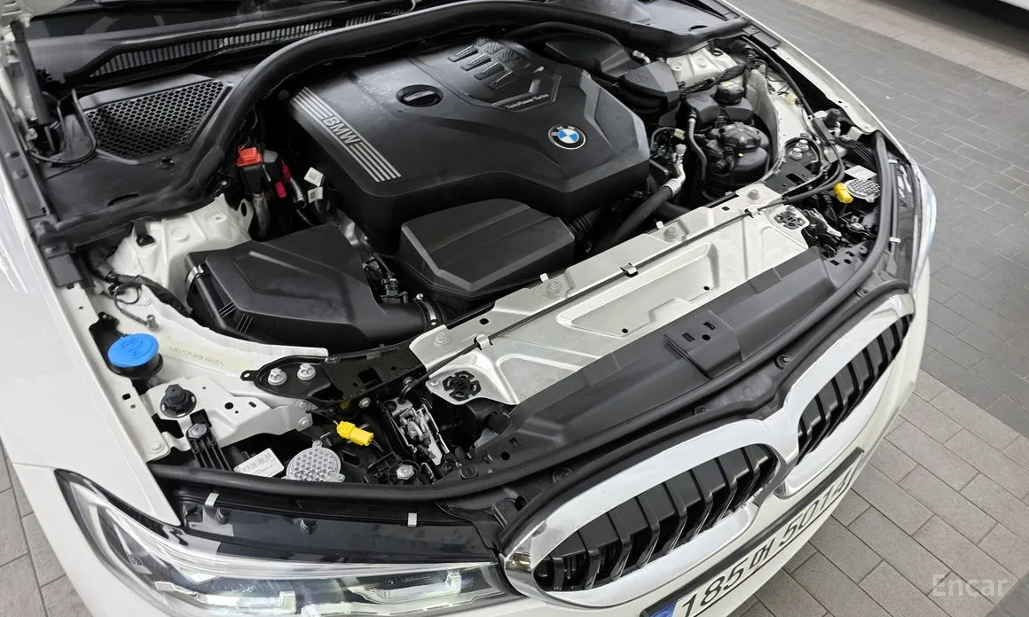 Photo 6 - BMW 3 Series