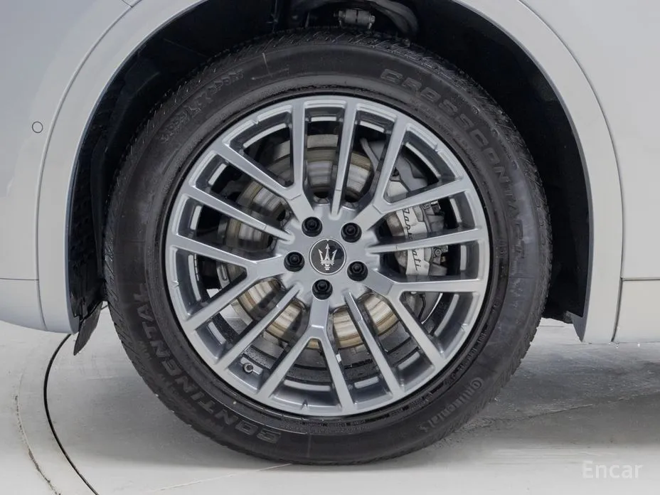 Фото 8 - Maserati Grecale