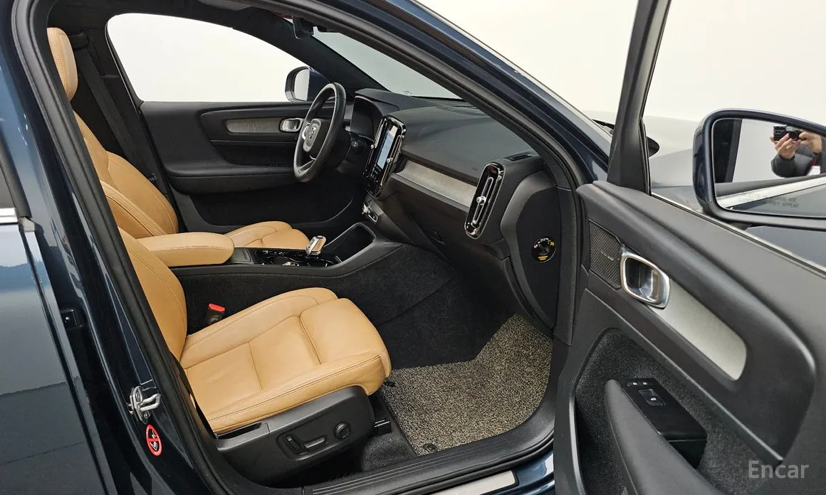 Фото 10 - Volvo XC40