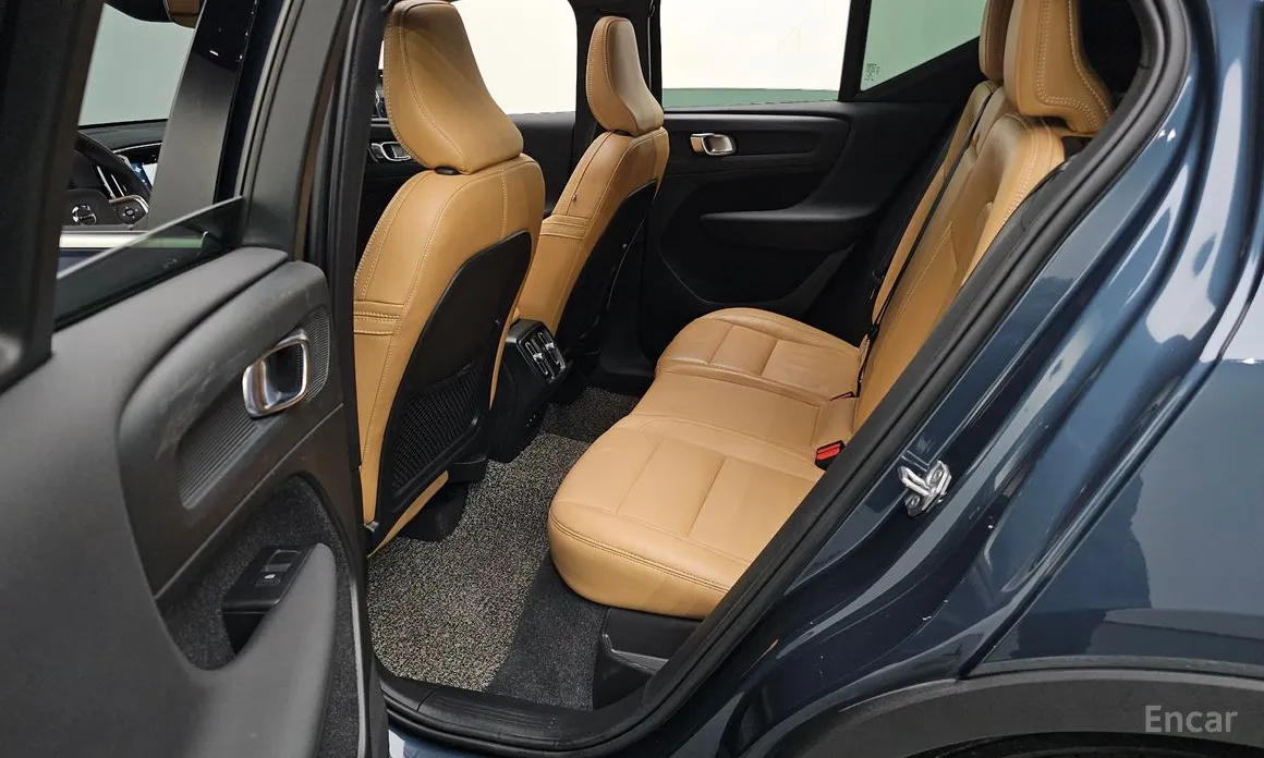 Фото 12 - Volvo XC40