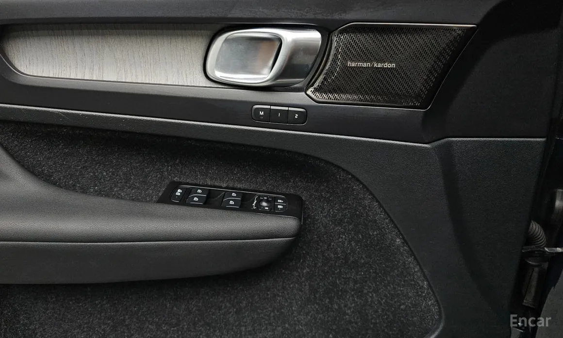 Фото 17 - Volvo XC40