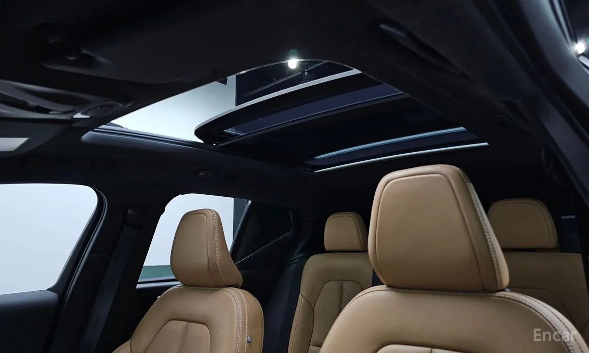 Фото 19 - Volvo XC40