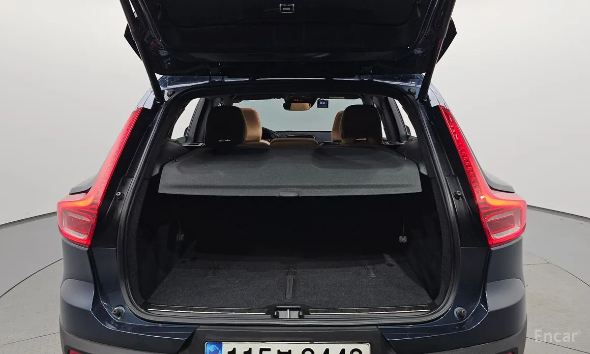 Фото 20 - Volvo XC40