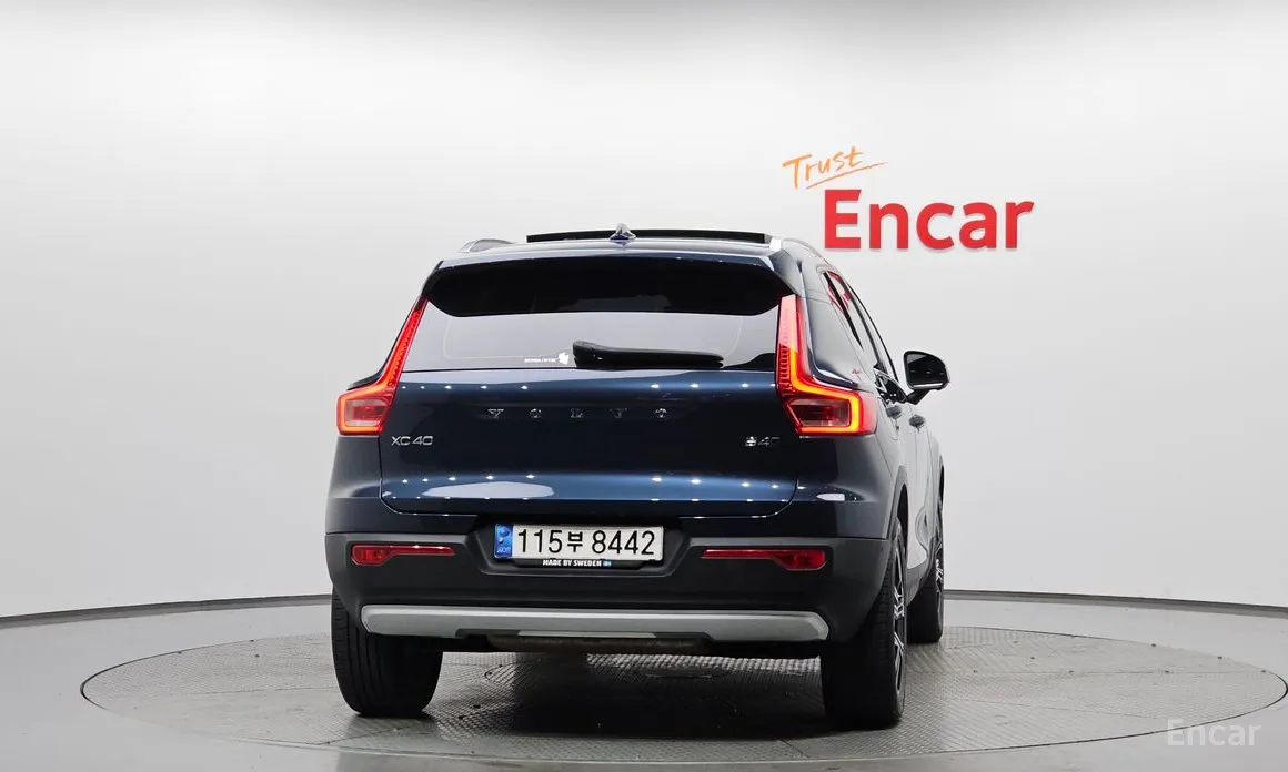 Фото 4 - Volvo XC40