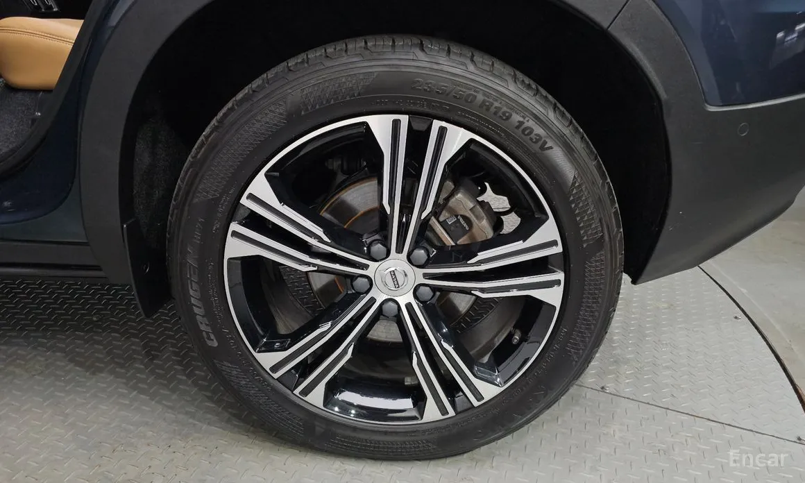 Фото 5 - Volvo XC40