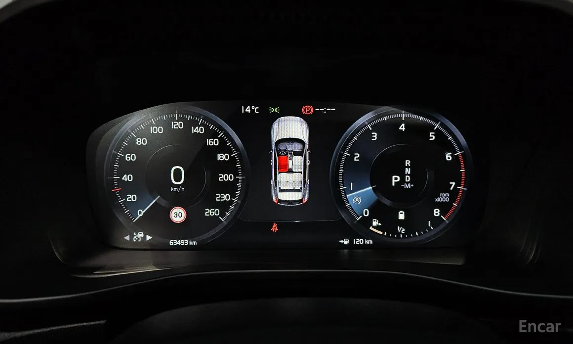 Фото 8 - Volvo XC40