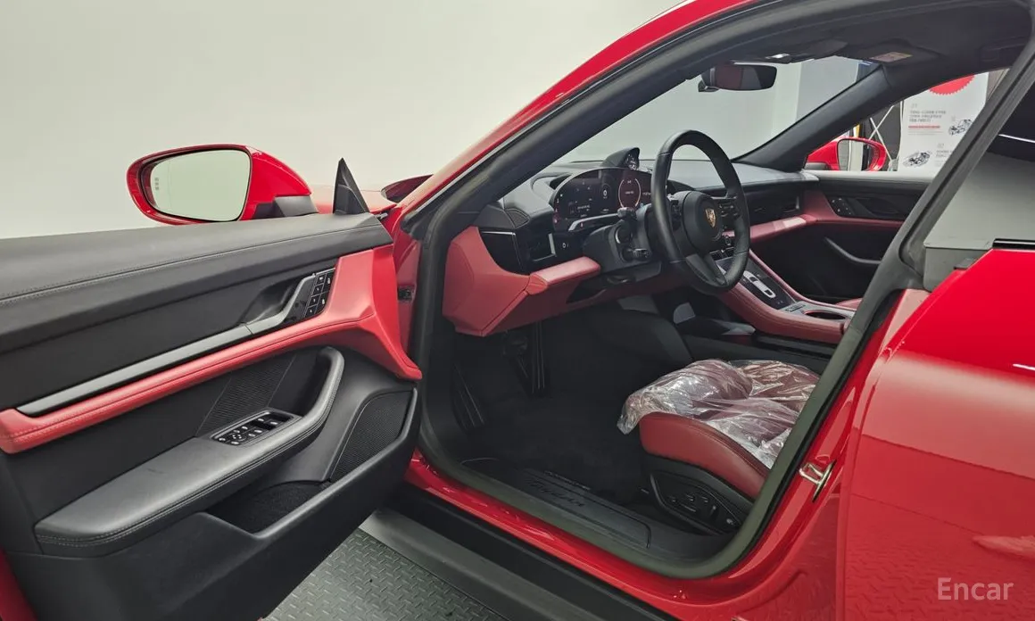 Фото 10 - Porsche Taycan
