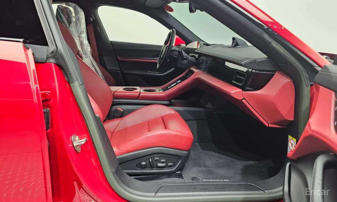 Фото 11 - Porsche Taycan