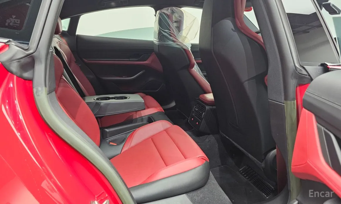 Фото 12 - Porsche Taycan