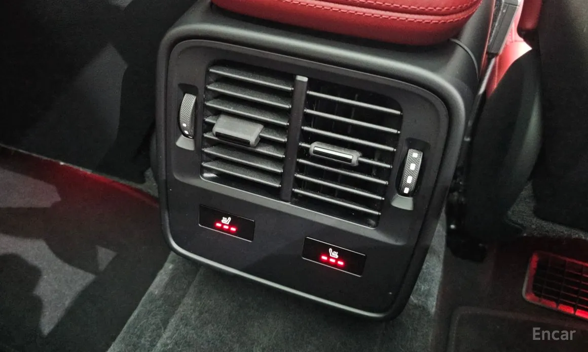 Фото 17 - Porsche Taycan