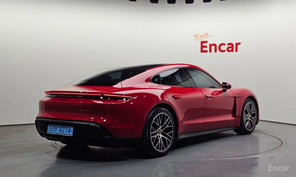 Фото 2 - Porsche Taycan