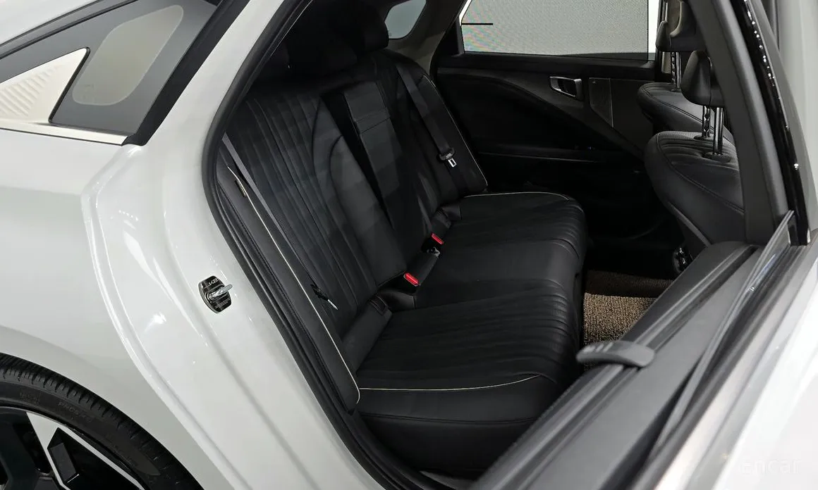 Фото 12 - Kia K8