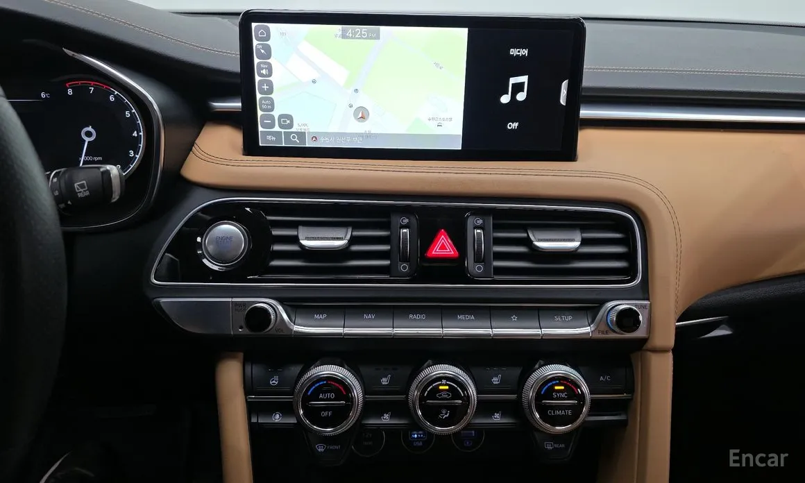 Фото 14 - Genesis G70