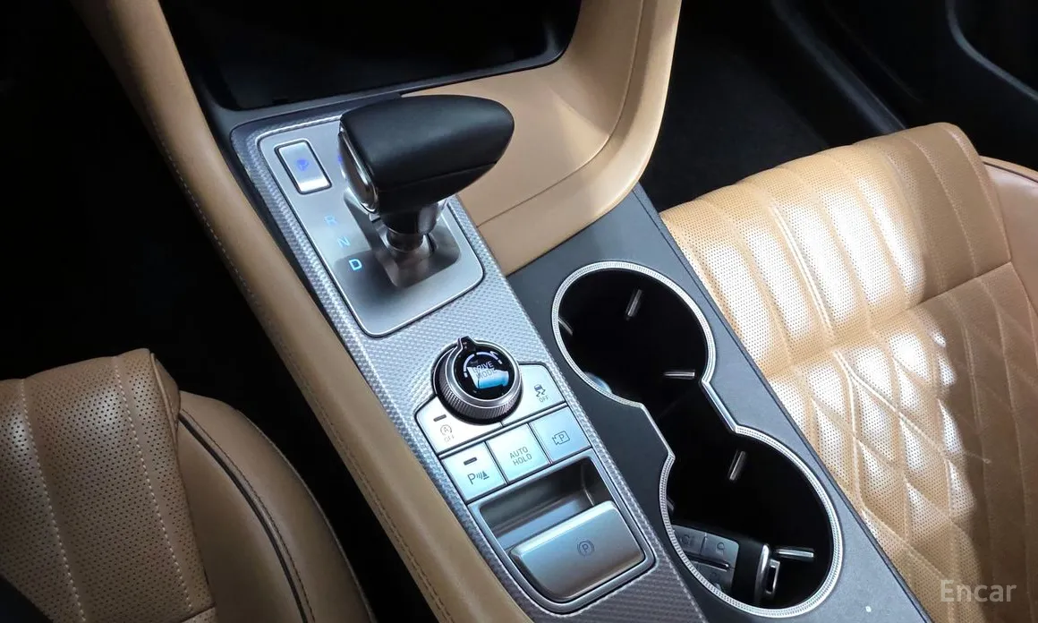 Фото 9 - Genesis G70