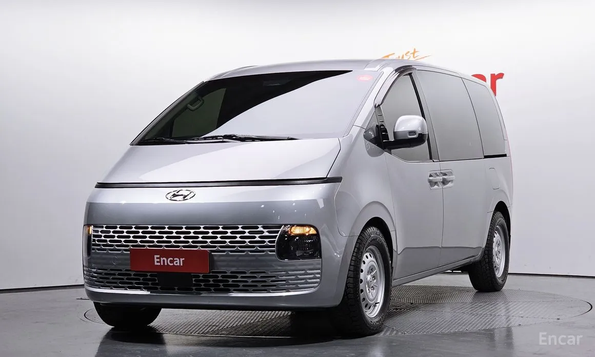 Фото 1 - Hyundai Staria